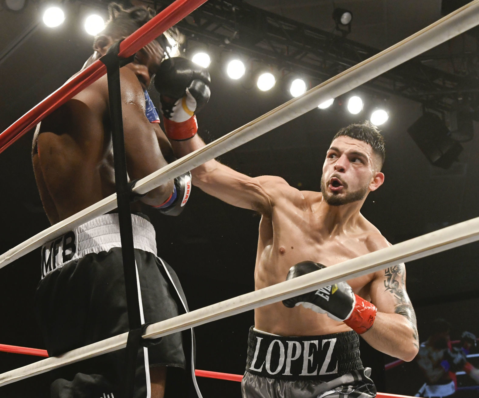 011020 WFC 120 boxing 27.jpg